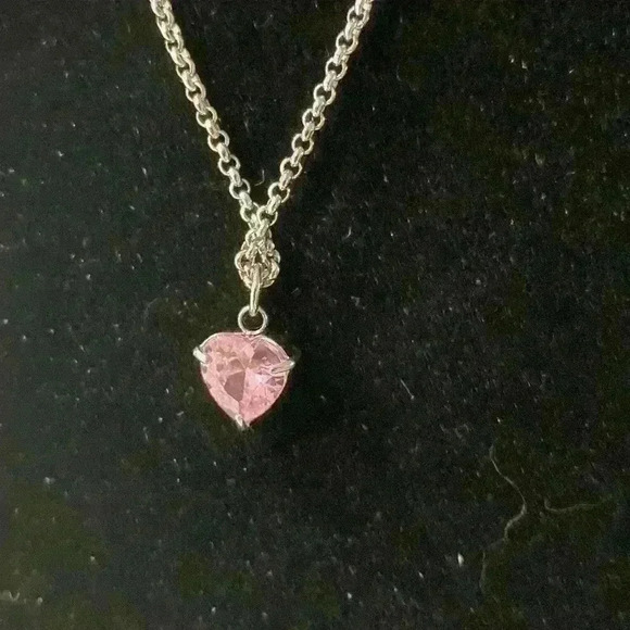 Necklace with a pink heart charm - Picture 3 of 3